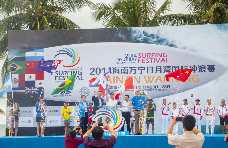 The ISA China Cup kicked off with a memorable Welcoming Ceremony featuring the eight participating countries. A member from each country went up on stage carrying their National Flag as the Mayor of the City of Wanning Mr. Zhang and ISA Director General Liam Ferguson welcomed all of the surfers to China. Photo: ISA/Rommel Gonzales 