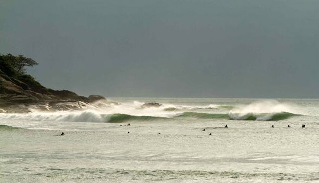 Las olas de Riyue Bay esperan a los mejores surfistas del mundo para competir en el Hainan Wanning Riyue Bay International Surfing Festival. Foto: ISA/Watts